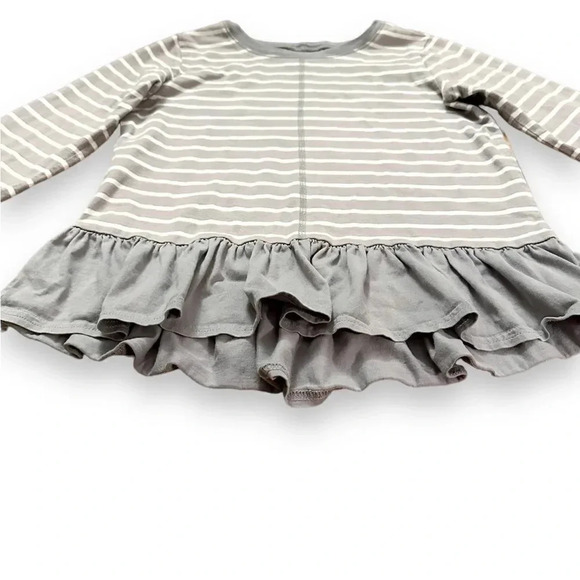 Hanna Andersson | Gray and White Peplum Top (10) 🩶 - Picture 2 of 6
